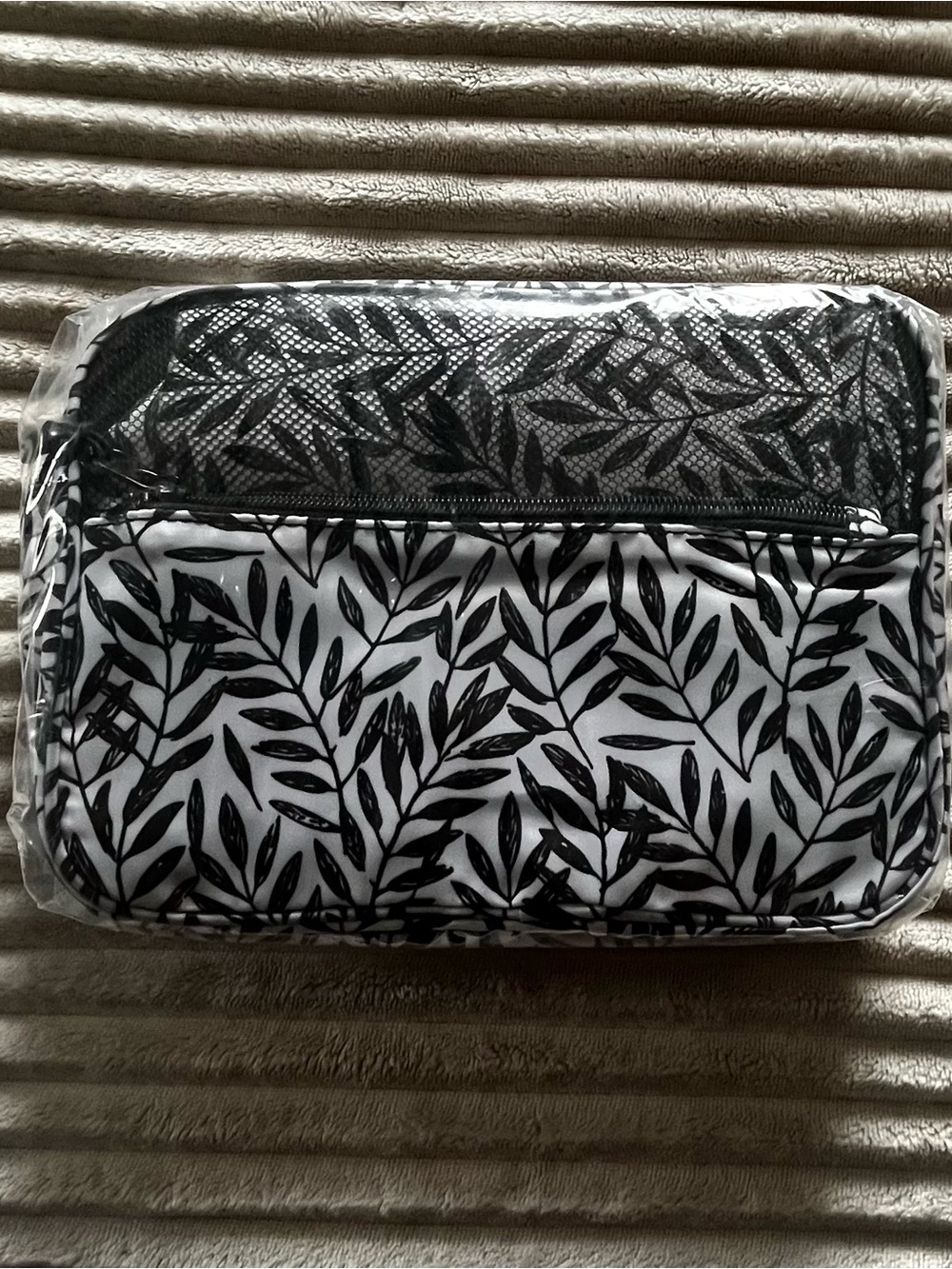 Black & White Leaf Print 8-Piece Packing Cube Set ♡